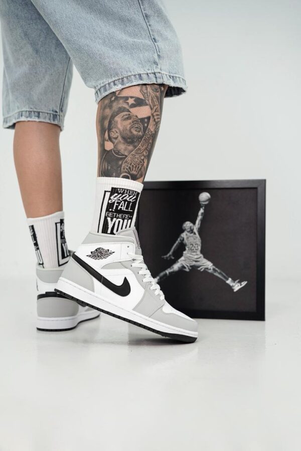 2 جردن۱ مید اسموک گری(Jordan1 mid smoke Gray) مردانه زنانه - Image 1