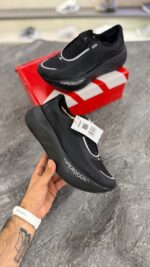 Adidas Hyperboost Black6