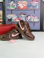 کتونی جردن 1 لو قهوه ای صورتی دخترانه ( Jordan1 low SE Patent Brown Pink)