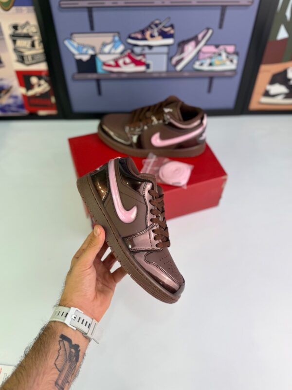 کتونی جردن 1 لو قهوه ای صورتی دخترانه ( Jordan1 low SE Patent Brown Pink) - Image 2