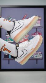 کتونی نایک ایرفورس1 سفید مشکی زیره نارنجی(Nike Air Force 1 Low White Black Orange Mini Swoosh Gradient Sole) - Image 3