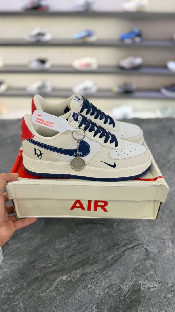نایک ایرفورس طرح دیور سفید سورمه ای (Nike air Force1 Dior edition White Navy Red) مردانه - Image 4