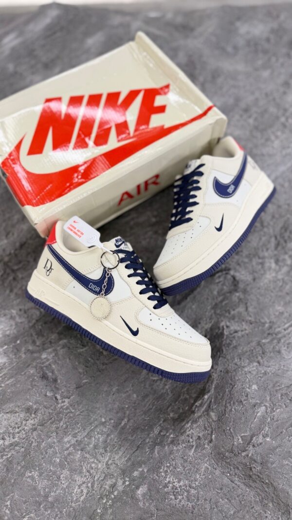 نایک ایرفورس طرح دیور سفید سورمه ای (Nike air Force1 Dior edition White Navy Red) مردانه - Image 2