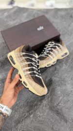 کتونی نایک ایرمکس 95 قهوه ای خاکی کرم (air max95 Utility Brown) مردانه