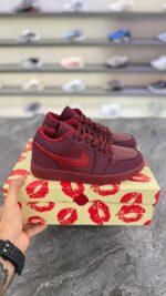 جردن1 لو ولنتاین زرشکی قرمز (jordan1 low valentine`s day Team red) دخترانه - Image 2