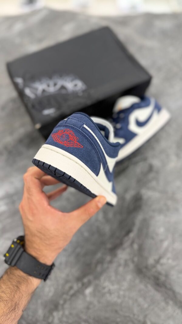 جردن1 لو سفید سورمه ای جیر (Jordan1 low white navy suede) دخترانه - Image 3