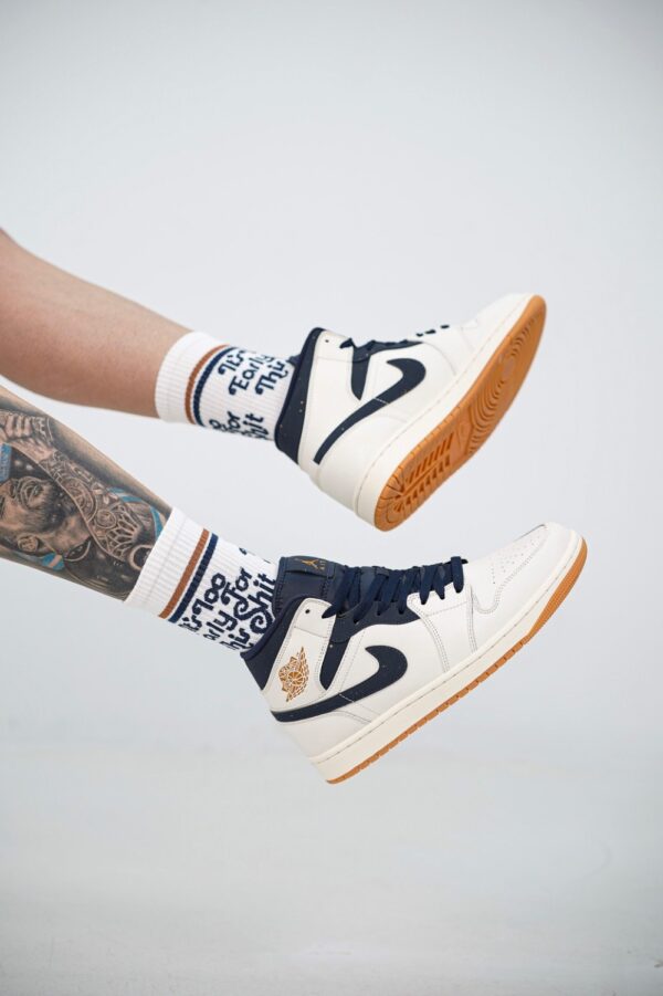 جردن1 مید کرم سورمه ای (Jordan1 mid Midnight Navy Gold Charms) مردانه - Image 3