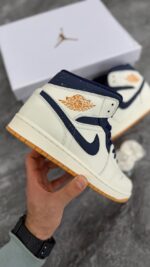 جردن1 مید کرم سورمه ای (Jordan1 mid Midnight Navy Gold Charms) مردانه - Image 5