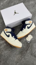 جردن1 مید کرم سورمه ای (Jordan1 mid Midnight Navy Gold Charms) مردانه - Image 6