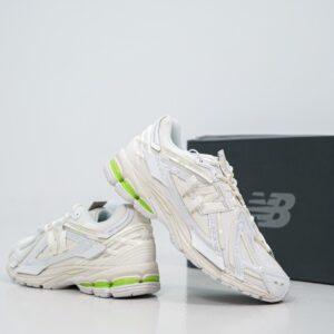 Men's New Balance 1906A Sneakers (White)