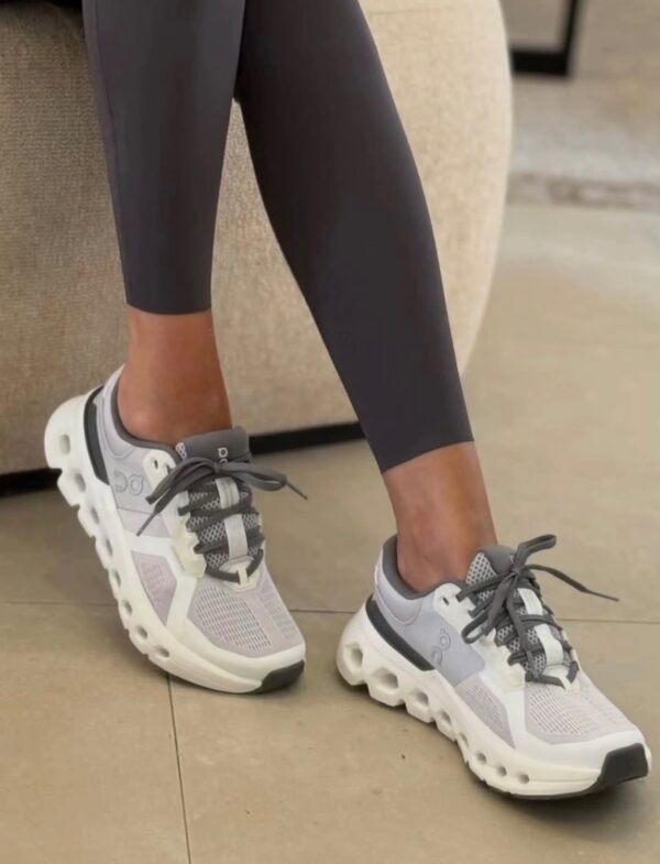 کتونی آنرانینگ کلود رانر2 (on running cloudrunner2) زنانه - Image 3