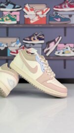 کتونی جردن وان لو سفید صورتی(jordan1 low white cream pink) دخترانه - Image 2