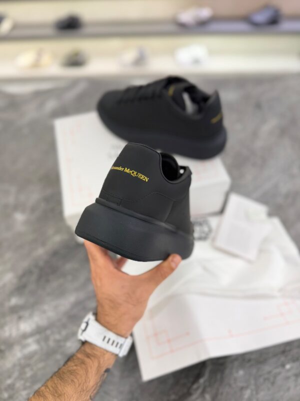 کتونی الکساندر مک‌کوئین اورسایز مشکی چرم(Alexander McQueen Oversized Black Leather Sneakers) - Image 3