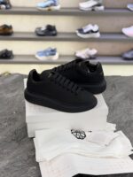 کتونی الکساندر مک‌کوئین اورسایز مشکی چرم(Alexander McQueen Oversized Black Leather Sneakers) - Image 4