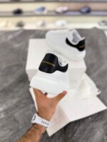 کتونی الکساندر مک‌کوئین اورسایز سفید مشکی چرم مردانه زنانه (Alexander McQueen Oversized White/Black Leather Sneakers) - Image 3