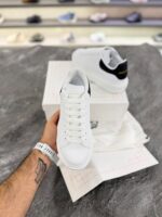 کتونی الکساندر مک‌کوئین اورسایز سفید مشکی چرم مردانه زنانه (Alexander McQueen Oversized White/Black Leather Sneakers) - Image 4
