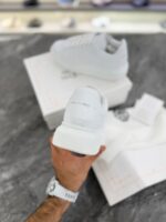 کتونی الکساندر مک‌کوئین اورسایز سفید چرم (Alexander McQueen Oversized White Leather Sneakers) - Image 2