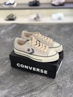 کانورس استار پلیر ۷۶ مدل ساق کوتاه - رنگ کرم طوسی(Converse Star Player 76 Low Top Suede Cream/Gray) - Image 4