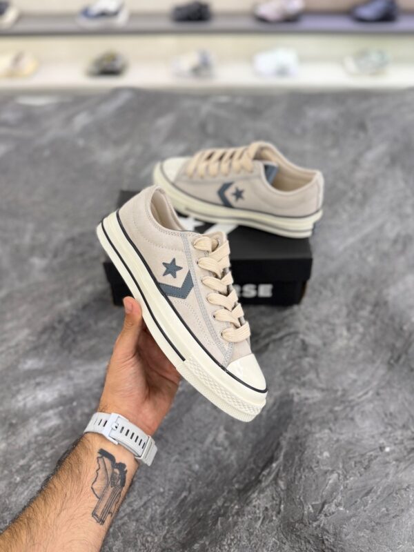 (Converse Star Player 76 Low Top Suede Cream Gray)6 کانورس استار پلیر ۷۶ مدل ساق کوتاه - رنگ کرم طوسی(Converse Star Player 76 Low Top Suede Cream/Gray) - Image 1