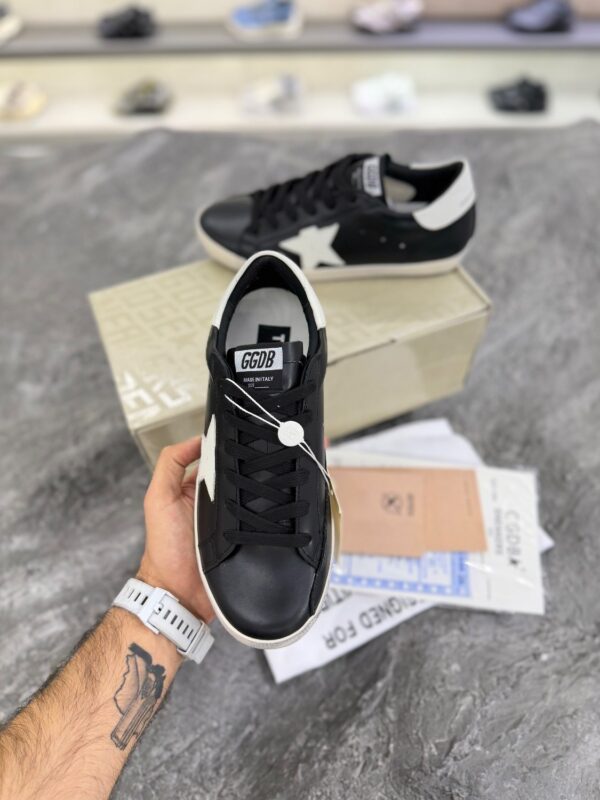 کتونی گلدن گوس سوپر استار مشکی با ستاره و پاشنه سفید (Golden Goose Super-Star Black Leather Sneakers with White Star & Heel) - Image 3