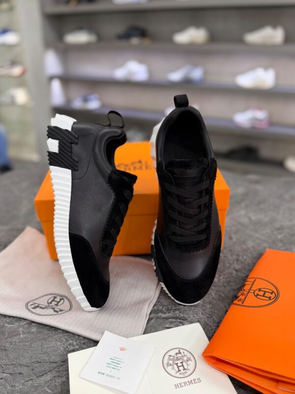کتانی مردانه هرمس باونسینگ چرم و جیر مشکی با ترکیب سفید (Hermès Bouncing Sneaker Black/White Suede & Leather) - Image 2