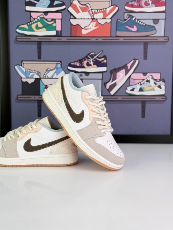 نایکی ایرجردن1 لو(بافت دار) کرم شکلاتی و خاکستری دخترانه Nike Air Jordan 1 Low "Lace" (Sail / Fossil / Dark Chocolate) - Image 2