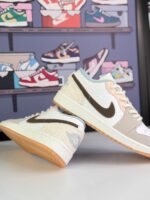 نایکی ایرجردن1 لو(بافت دار) کرم شکلاتی و خاکستری دخترانه Nike Air Jordan 1 Low "Lace" (Sail / Fossil / Dark Chocolate) - Image 4