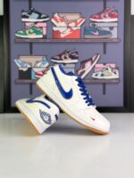 نایک ایرجردن ۱ لو ورنی سفید و آبی(Nike Air Jordan 1 Low White Royal Blue Patent) - Image 4
