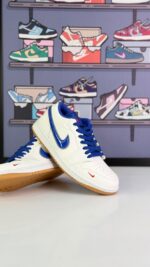 نایک ایرجردن ۱ لو ورنی سفید و آبی(Nike Air Jordan 1 Low White Royal Blue Patent)