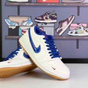 نایک ایرجردن ۱ لو ورنی سفید و آبی(Nike Air Jordan 1 Low White Royal Blue Patent)