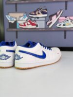 نایک ایرجردن ۱ لو ورنی سفید و آبی(Nike Air Jordan 1 Low White Royal Blue Patent) - Image 3