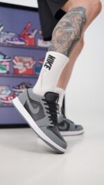 کتونی نایک ایرجردن 1 لو شدوگری(طوسی با ترکیب مشکی) (Nike Air Jordan1 Low Shadow Gray) - Image 2