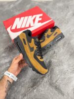 نایک ایرمکس ۹۰ مدل پریمیوم طرح چوب (رنگ قهوه‌ای و مشکی) Nike Air Max 90 Premium "Woodgrain" (Light British Tan/Velvet Brown/Black) - Image 3