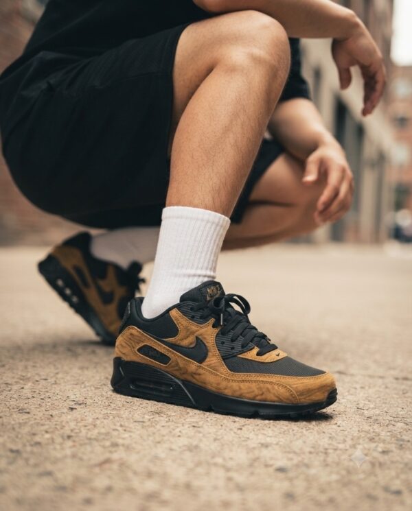 نایک ایرمکس ۹۰ مدل پریمیوم طرح چوب (رنگ قهوه‌ای و مشکی) Nike Air Max 90 Premium "Woodgrain" (Light British Tan/Velvet Brown/Black) - Image 4
