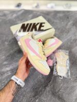 کتونی نایک ایر جردن 1 لو تراویس اسکات صورتی کرم (Travis Scott x Air Jordan 1 Low Shy Pink)