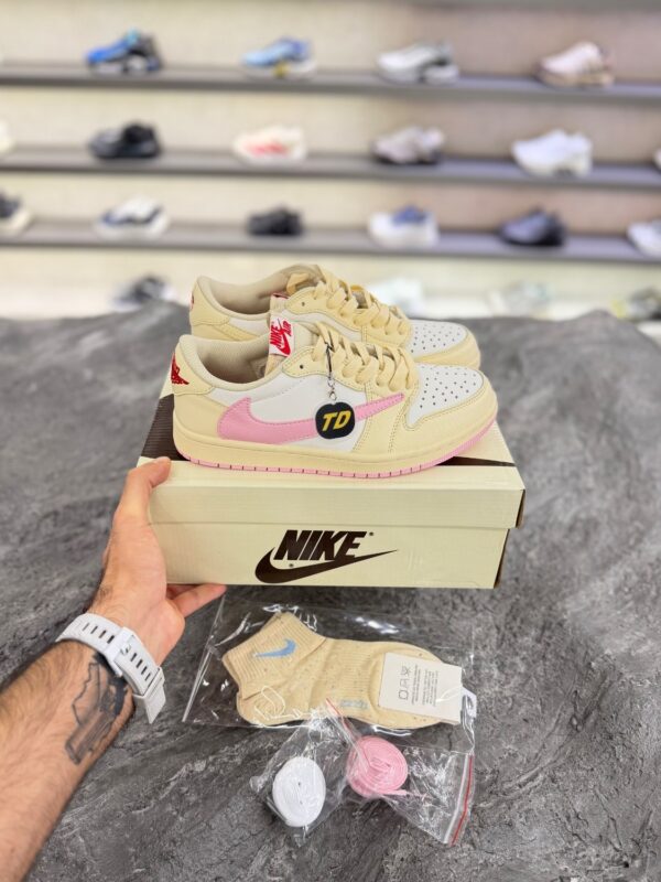 کتونی نایک ایر جردن 1 لو تراویس اسکات صورتی کرم (Travis Scott x Air Jordan 1 Low Shy Pink) - Image 3