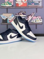 کتونی ایرجردن 1 لو (ساق کوتاه) سورمه ای سفید (Air Jordan 1 Low White/Navy) - Image 2