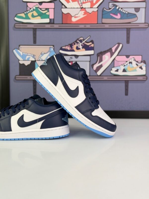 کتونی ایرجردن 1 لو (ساق کوتاه) سورمه ای سفید (Air Jordan 1 Low White/Navy) - Image 3