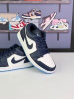 کتونی ایرجردن 1 لو (ساق کوتاه) سورمه ای سفید (Air Jordan 1 Low White/Navy) - Image 4