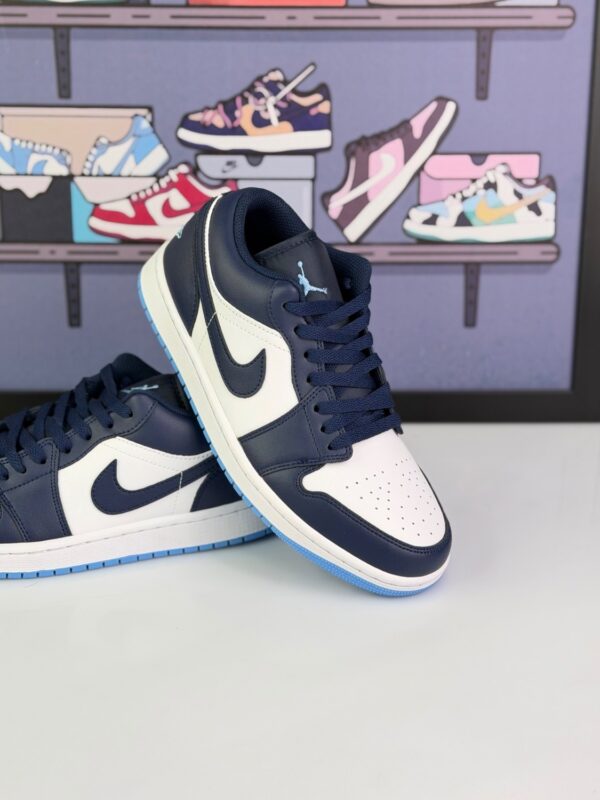 کتونی ایرجردن 1 لو (ساق کوتاه) سورمه ای سفید (Air Jordan 1 Low White/Navy) - Image 4