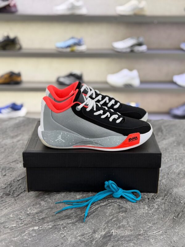 کتونی بسکتبال جردن لوکا 77 طوسی با ترکیب مشکی و نارنجی (Jordan Luka77 Gray/Black/Orang) - Image 2