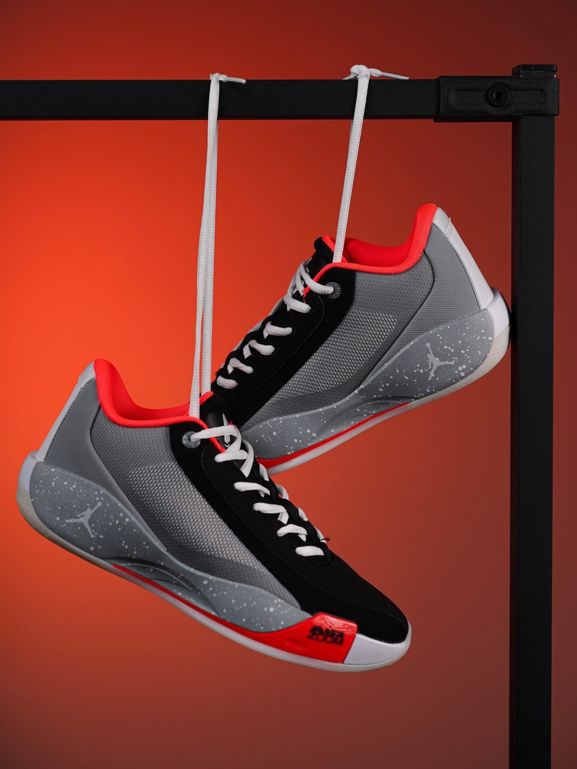 کتونی بسکتبال جردن لوکا 77 طوسی با ترکیب مشکی و نارنجی (Jordan Luka77 Gray/Black/Orang)