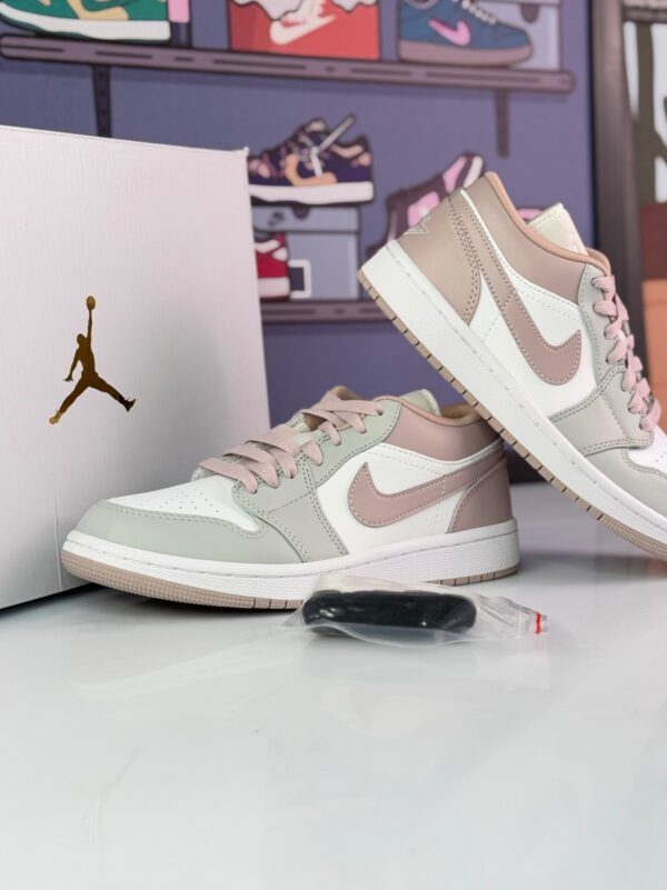 کتونی ایرجردن1 لو (ساق کوتاه) سفید طوسی صورتی (Nike Air Jordan1 Low White/Gray/Pink) - Image 3